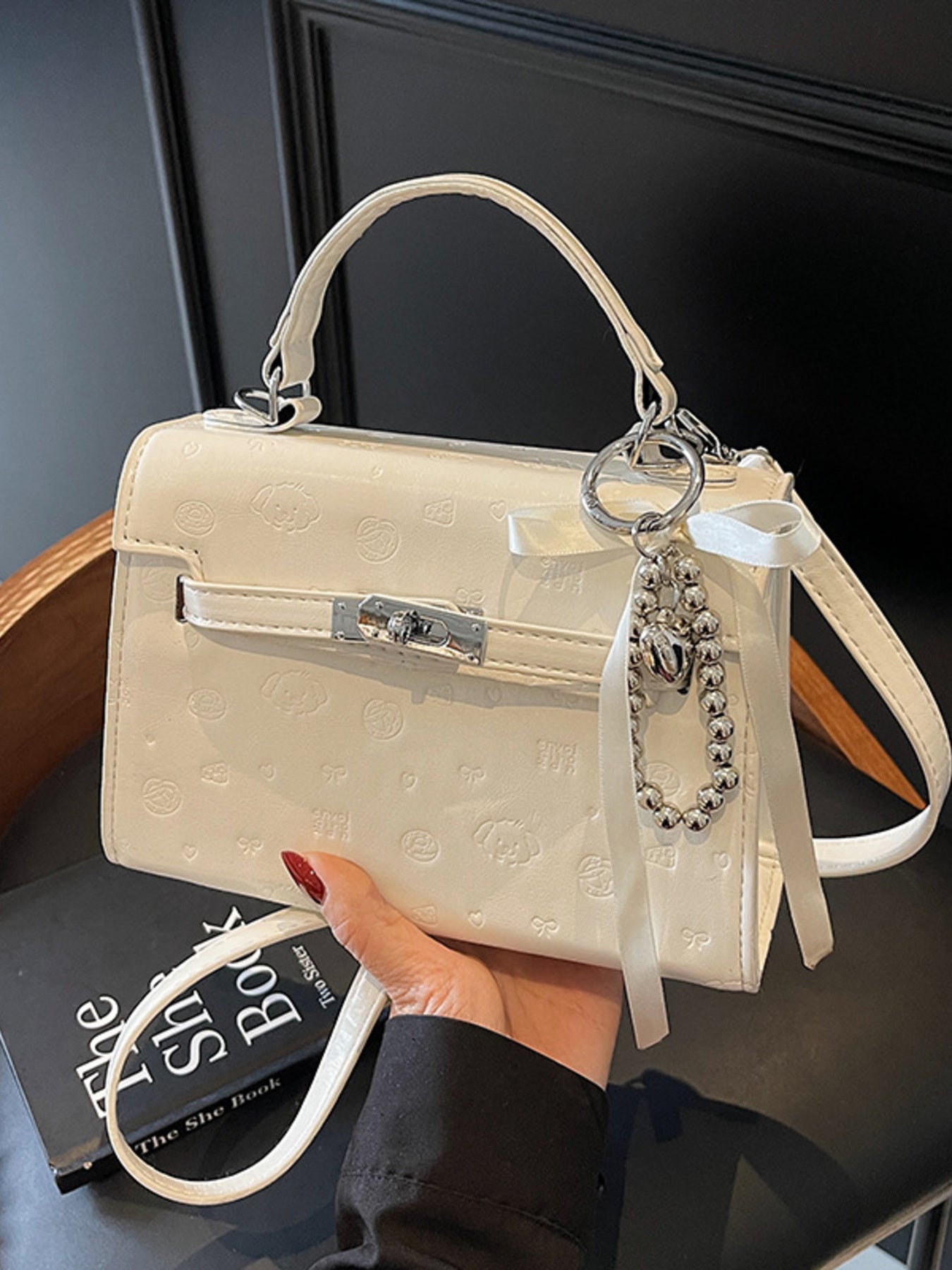 222c0ecd7146408597970609a7afd957-Max