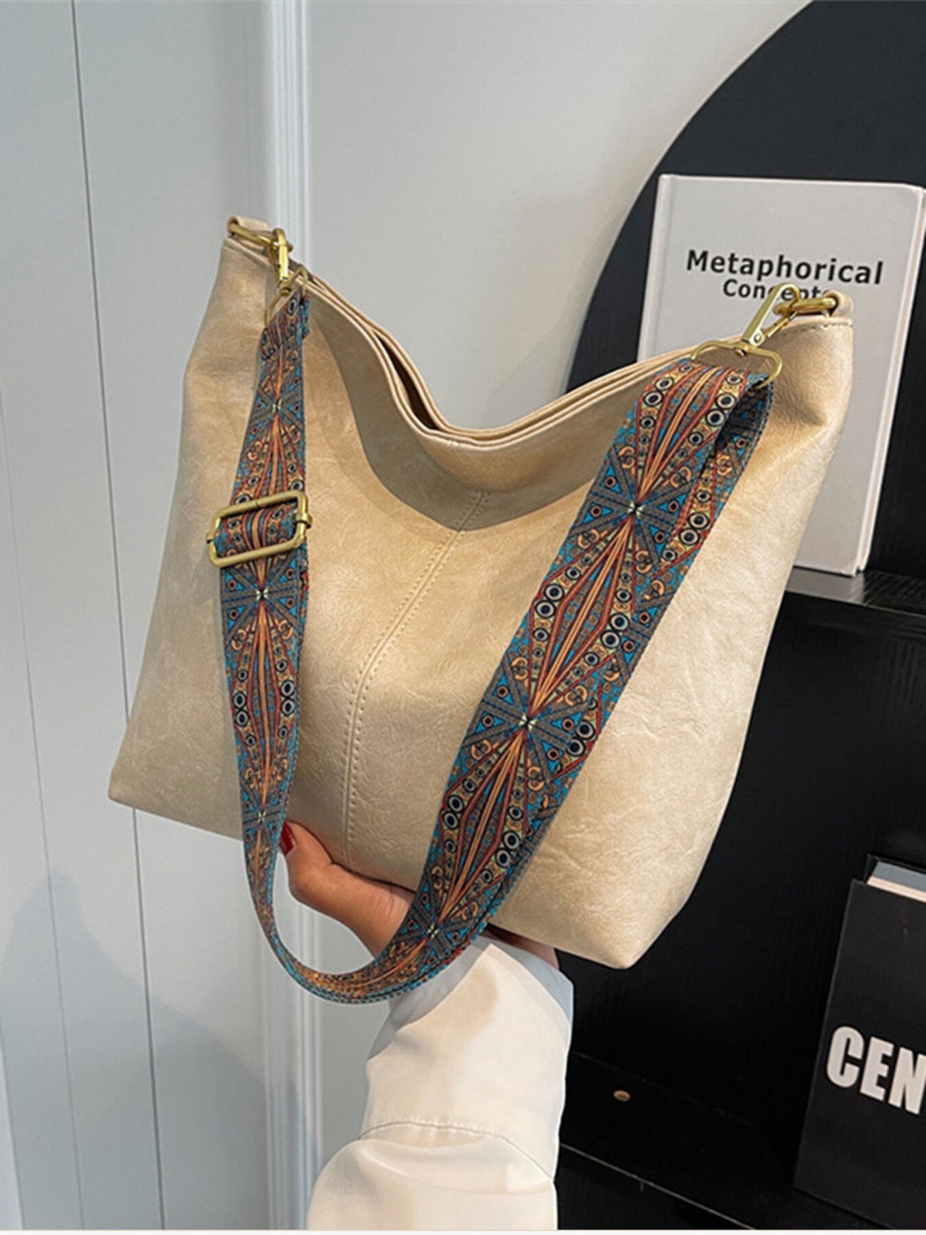 6900ca438901450bb9a5d4a07c69cfbe-Max