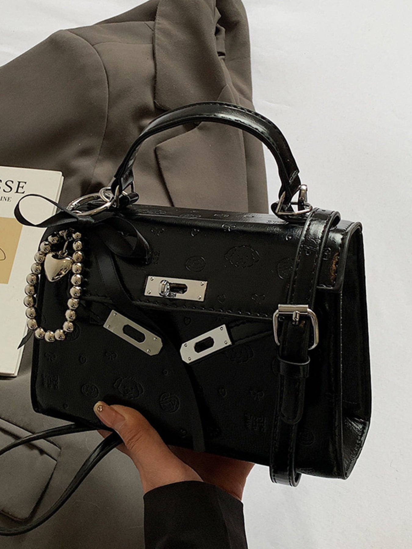 b1c12b30c49d4977976ee937f677eb66-Max